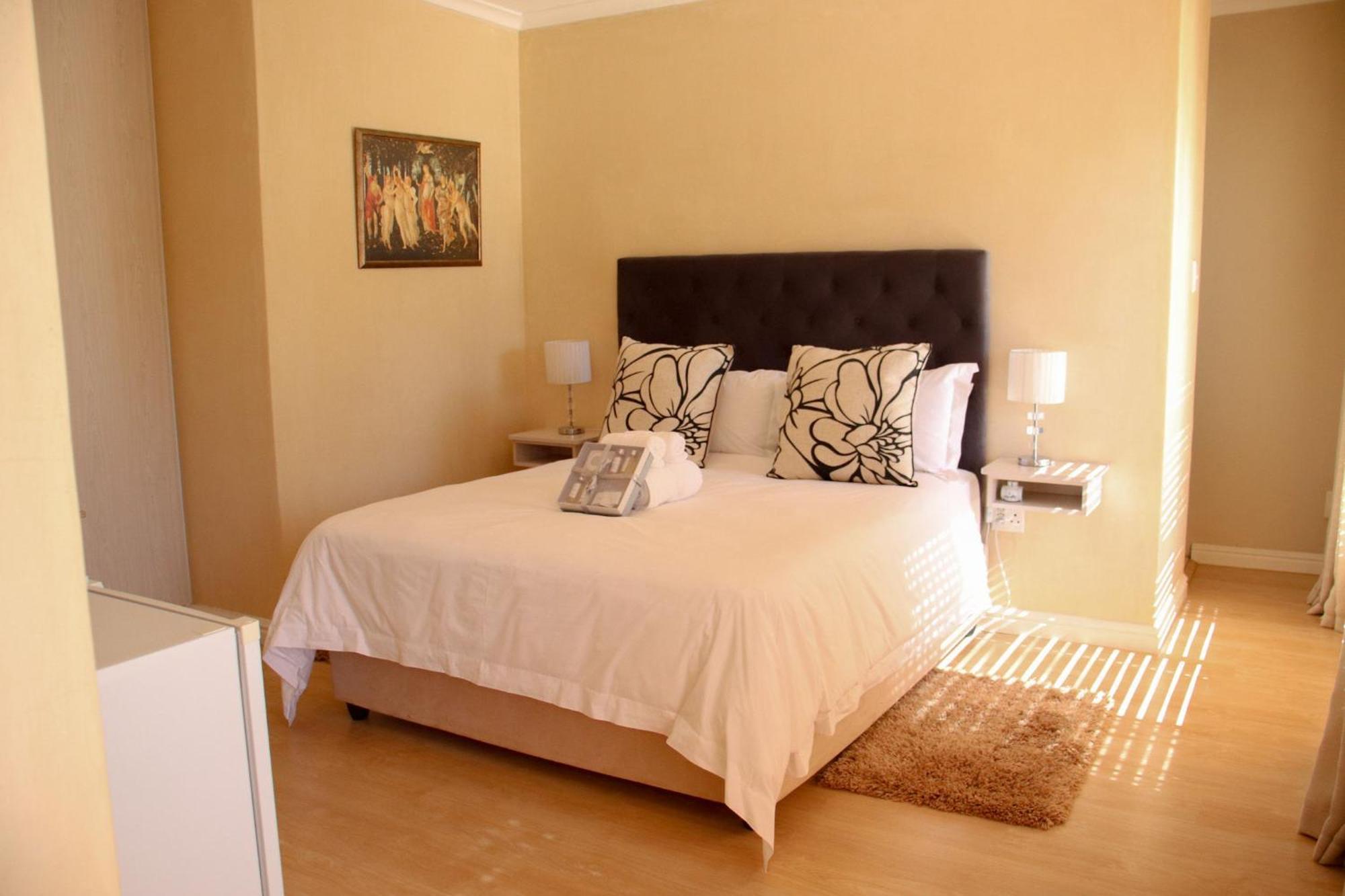 Tygerviews On Uys Hotel Tygerberg Hills ภายนอก รูปภาพ