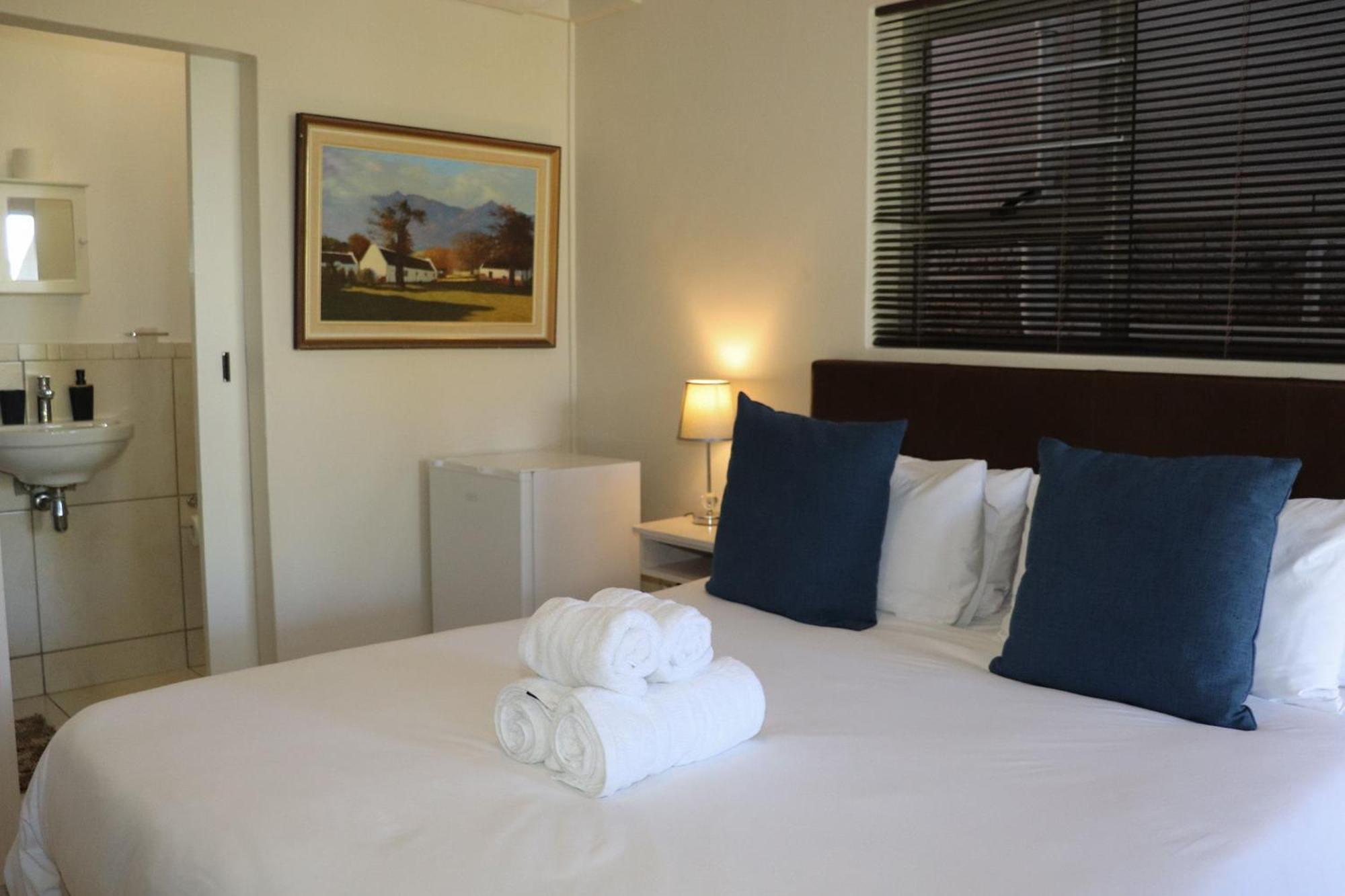 Tygerviews On Uys Hotel Tygerberg Hills ภายนอก รูปภาพ